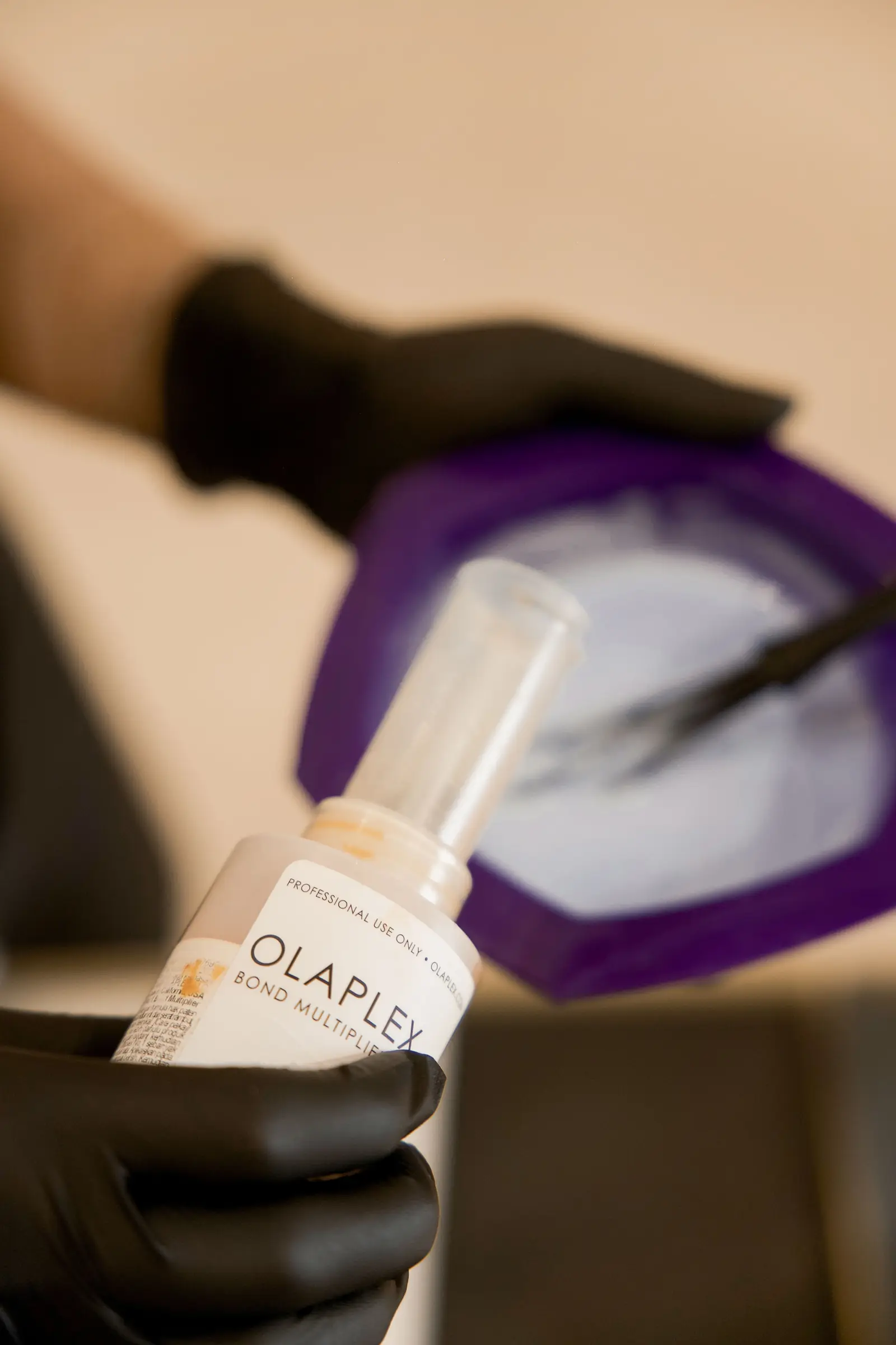 Bond treatment during a color service